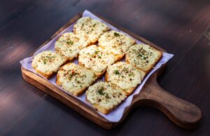 garlic bread side dish for dinner